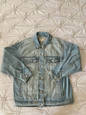 Universal Thread Light Wash Denim Jacket